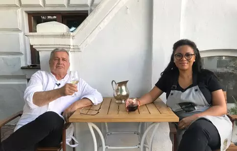 Nadine găteşte cu Mircea Dinescu duminică, la „Politică şi delicateţuri”