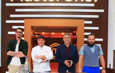 În seara aceasta are loc semifinala emisiunii „Masterchef”. Invitatul special al acestei ediții, un bucătar cu o stea Michelin