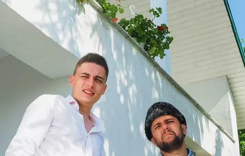 Actorii din „Moldovenii”, serialul de comedie de la Kanal D, staruri în online. Mai multe detalii despre distribuție