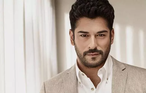 A apărut prima poză cu fiul lui Burak Özçivit. Cum arată bebeluşul!