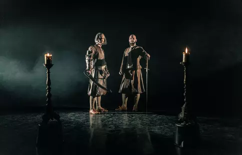 Postul de televiziune History difuzează în premieră, în România, filmul „Născuți pentru Sabie”