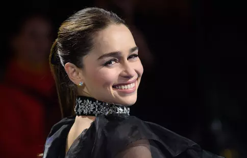 Emilia Clarke scoate la licitație o cină virtuală cu ea pentru a ajuta oamenii care suferă de COVID-19. Ce dorește în schimb?