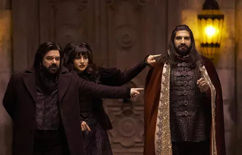 Din 2 aprilie, HBO 3 difuzează primul sezon al serialului „Ce facem în umbră”. Despre ce e vorba