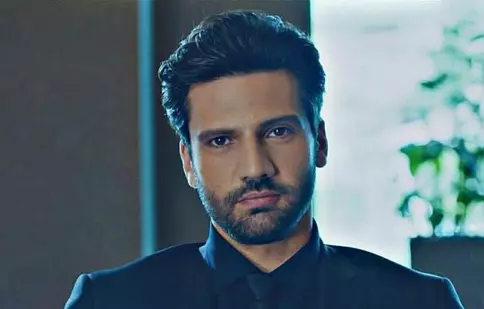 Kaan Urgancıoglu, Emir din „Dragoste infinită”, poate fi văzut de azi pe Netflix, în serialul „Așk 101”