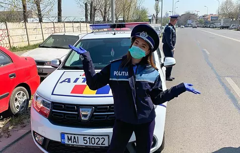 Larisa Iordache, voluntar în timpul pandemiei de coronavirus. A schimbat costumul de gimnastă cu uniforma de Poliție