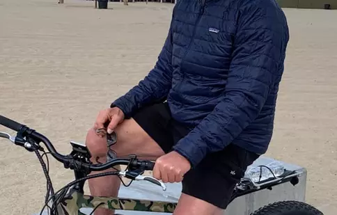 Arnold Schwarzenegger va dona măști cu replica sa din „Terminatorul”