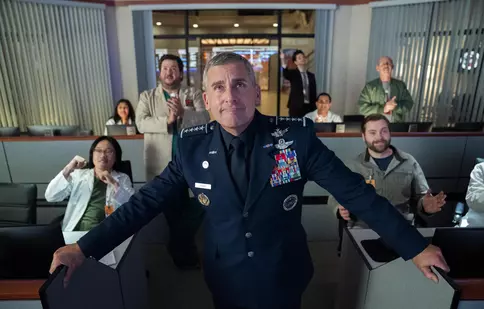 GALERIE FOTO. Netflix arată primele imagini din serialul „Space Force”, cu Steve Carell și Lisa Kudrow