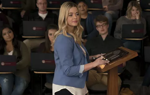 Actrița Sasha Pieterse, cunoscută din serialul „Micuțele mincinoase”, este însărcinată