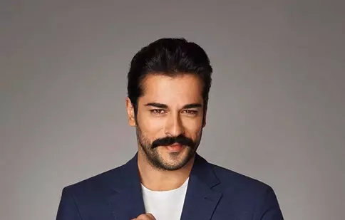 FOTO. Ce frumos s-a făcut Karan, băiețelul lui Burak Özçivit și al lui Fahriye Evcen