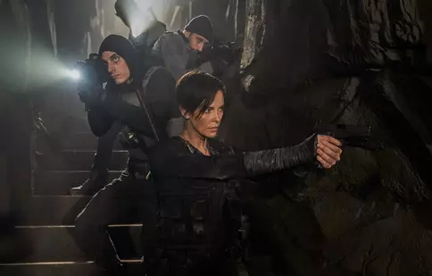 GALERIE FOTO. Cum arată actrița Charlize Theron în noul film de la Netflix, „The Old Guard”