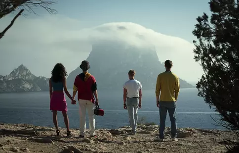 „White Lines”, noul serial al lui Álex Pina, creatorul „La Casa de Papel”, este disponibil de azi pe Netflix