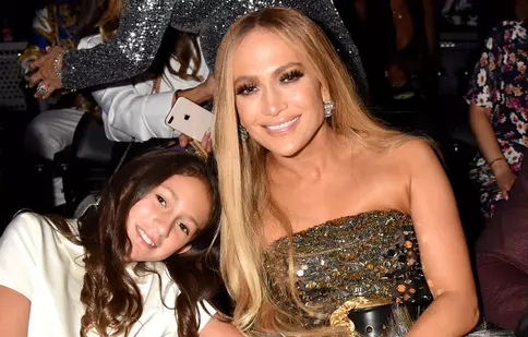 La numai 12 ani, Emme, fiica lui Jennifer Lopez, lansează o carte