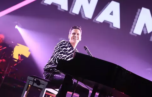 Ștefan Bănică a lansat un nou single, „E beton coana mare”, pe ritmuri de Rock’n’Roll