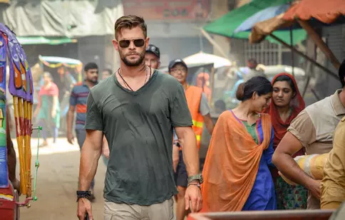 „Extraction”, pe cale să se transforme în cea mai de succes premieră a platformei Netflix. Mesajul transmis de Chris Hemsworth