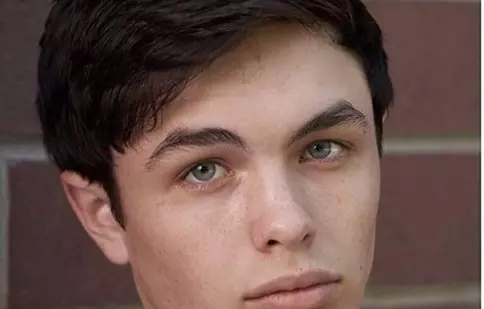 S-a aflat de ce a murit Logan Williams, actorul din serialele „The Flash” și „Glasul inimii”