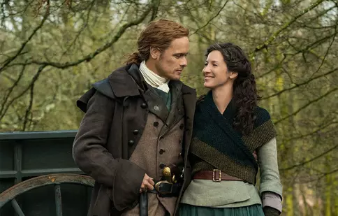 Producția sezonului 6 din „Străina”/„Outlander”, amânată până la toamnă