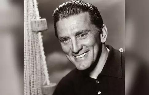 Kirk Douglas şi-ar fi dorit să joace în filmul „Dacii”. A făcut însă doar o fotografie cu Amza Pellea