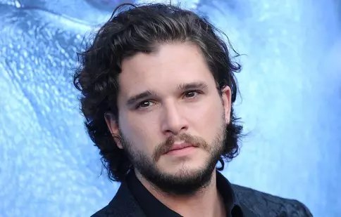 FOTO. Kit Harington („Urzeala tronurilor”), schimbare radicală de look. Cum arată actorul acum