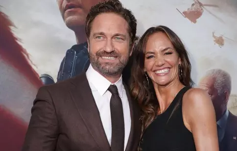 Gerard Butler, surprins în ipostaze tandre alături de partenera sa, Morgan Brown