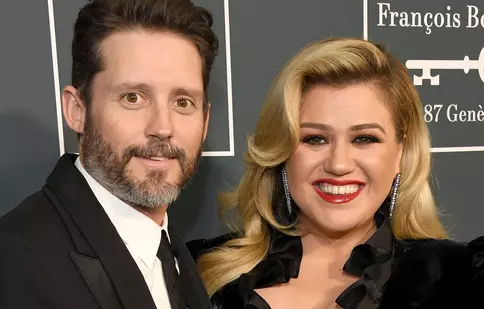 Cântăreața Kelly Clarkson divorțează după 7 ani de mariaj
