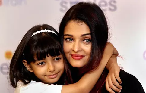 Aishwarya Rai Bachchan și fiica ei au fost internate în spital