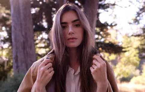 Actrița Lily Collins s-a logodit