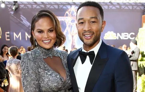 Chrissy Teigen a dezvăluit sexul bebelușului pe care îl așteaptă cu John Legend
