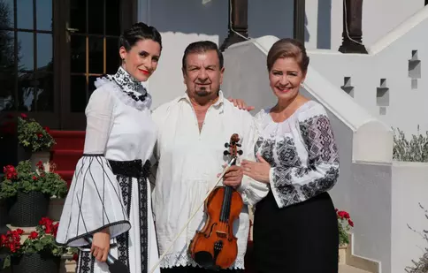 Iuliana Tudor a pregătit un program special pentru TVR 1 intitulat „Nu uita că eşti român”