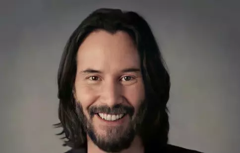 Keanu Reeves își surprinde fanii cu un nou look. Actorul este de nerecunoscut