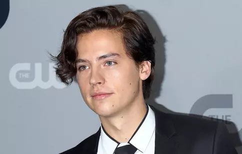 Cole Sprouse, din serialul „Riverdale”, iubește din nou. Cine este noua sa parteneră