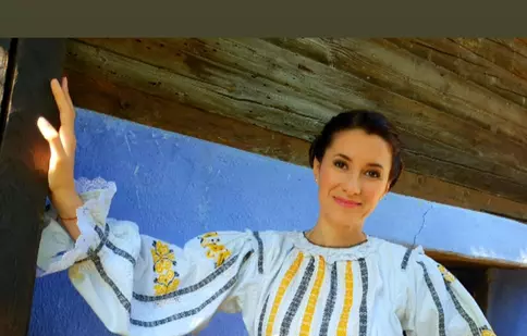 TVR 1 și Iuliana Tudor au pregătit prima producție documentară despre ia românească, „Port Valoare și Splendoare”. Când va fi difuzat