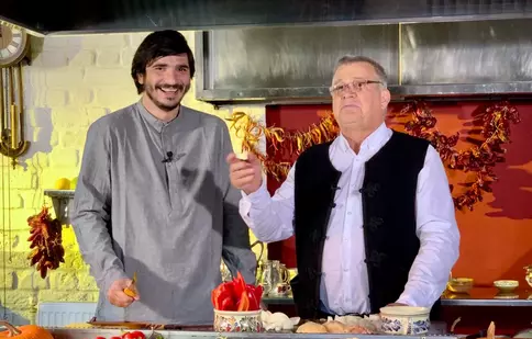 Duminica aceasta, invitatul lui Mircea Dinescu la „Politică şi delicateţuri” este actorul Alex Bogdan