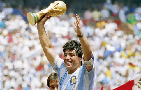 Unul dintre cei mai mari fotbaliști din istorie, Diego Maradona, a murit