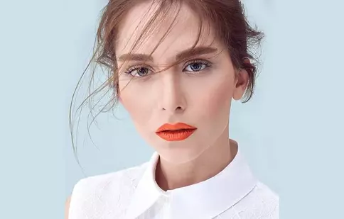 Ezgi Asaroğlu revine după trei ani de pauză