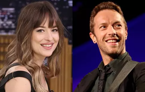 Dakota Johnson și Chris Martin s-ar fi logodit. Cum a fost surprinsă actrița