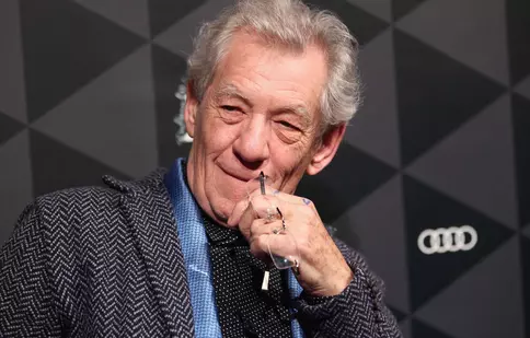 Ian McKellen, actorul din „Stăpânul Inelelor”, s-a vaccinat anti-Covid