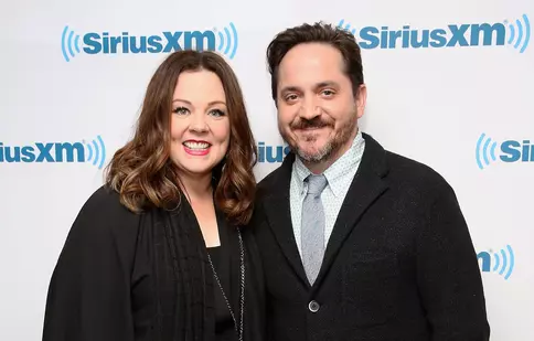 Melissa McCarthy și soțul ei vor juca în noul sitcom „God's Favorite Idiot”, produs de Netflix