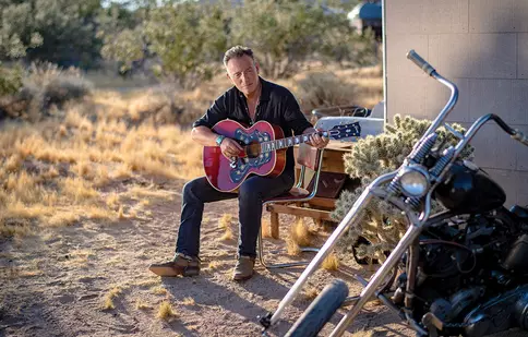 Privind înapoi cu nostalgie. Ce trebuie să știi despre documentarul „Western Stars”, disponibil pe HBO GO