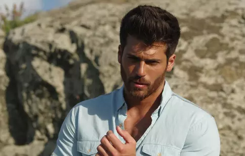 Can Yaman se iubește cu o italiancă superbă! Toate detaliile despre noua idilă a actorului turc
