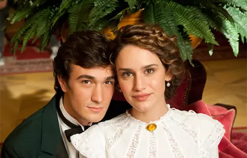 TVR 2 difuzează serialul de epocă „Hotel Imperial”. Află totul despre versiunea italiană