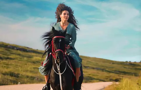 Ebru Şahin („Hercai”) s-a supărat pe fani și și-a închis - temporar - conturile de social media