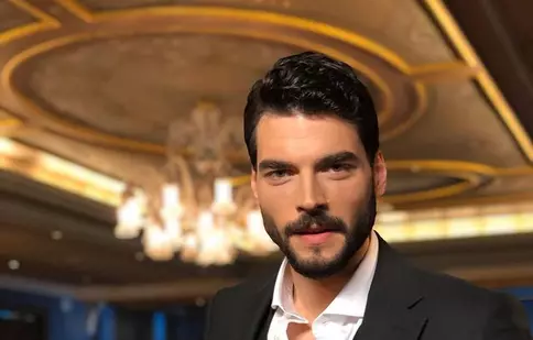 Akin Akinözü, adică Miran din serialul „Hercai”, nu intenționa să fie actor. Ce își dorea să facă