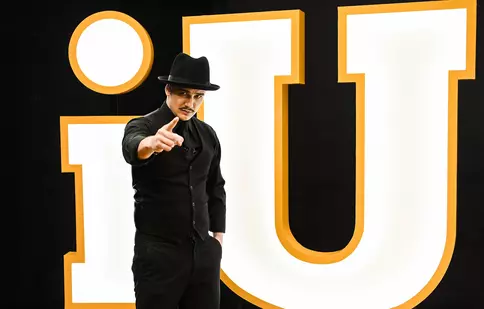 Vlad Drăgulin urmărește tot ce se întâmplă în culisele „iUmor”! Emisiunea din online intră în grila Antenei 1