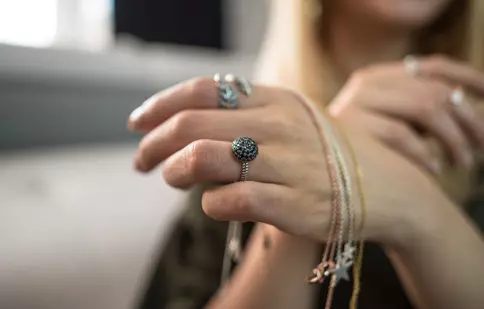 Brăţările personalizate din argint, darul pe care îl va purta mereu