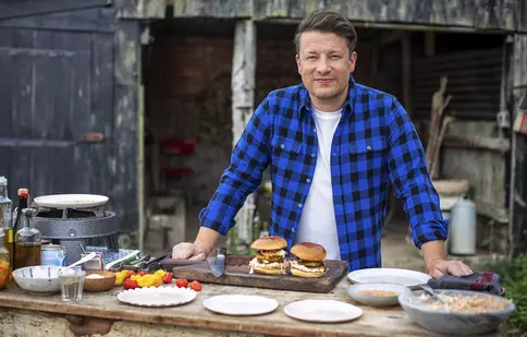 Un nou show cu Jamie Oliver și „Delicii coapte cu Juliet”, în martie, la TV Paprika