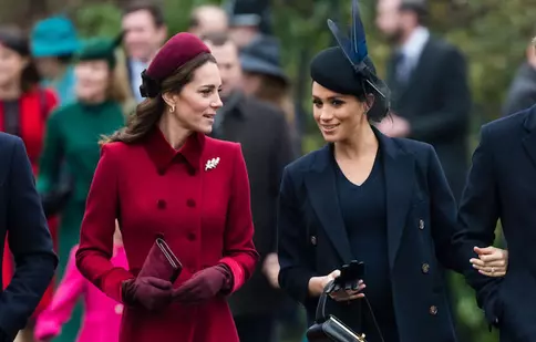 Kate Middleton și Meghan Markle poartă aceeași marcă de adidași. Cât costă o pereche