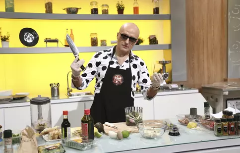 Diseară, la „Chefi la cuțite”, Costi Ioniță îi surprinde pe chefi cu un preparat vegan