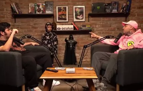 Ce relație are Alex Velea cu copiii lui. Artistul i-a luat peste picior pe băieți: „Stați cuminți! Fără sucuri, nu aveți voie! Acum vorbesc de mă-ta” 