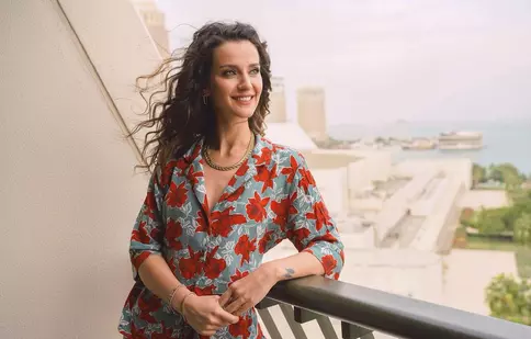 Trebuie să o vedeți pe İrem Helvacıoğlu, Nefes din „Lacrimi la Marea Neagră”, în rochie de mireasă! Este superbă!