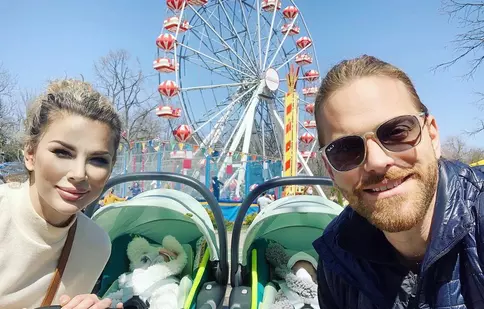 Alina și Ilan Laufer și-au dus gemenii născuți prematur la prima ședință foto